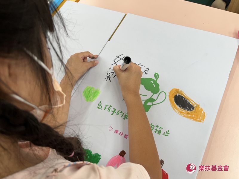 ◤ 孩子們作畫的模樣，總是讓人感覺到幸福 ◢
