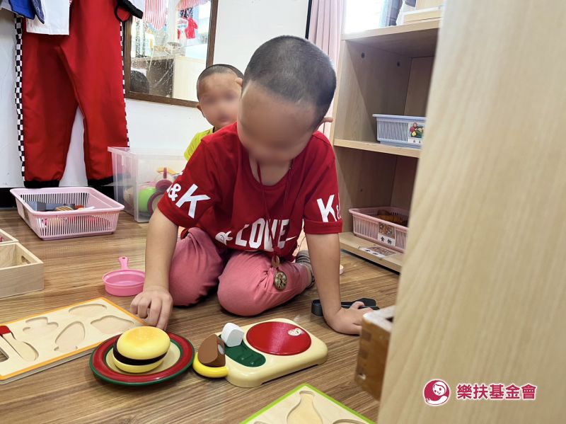與孩子一起扮家家酒的那個下午
